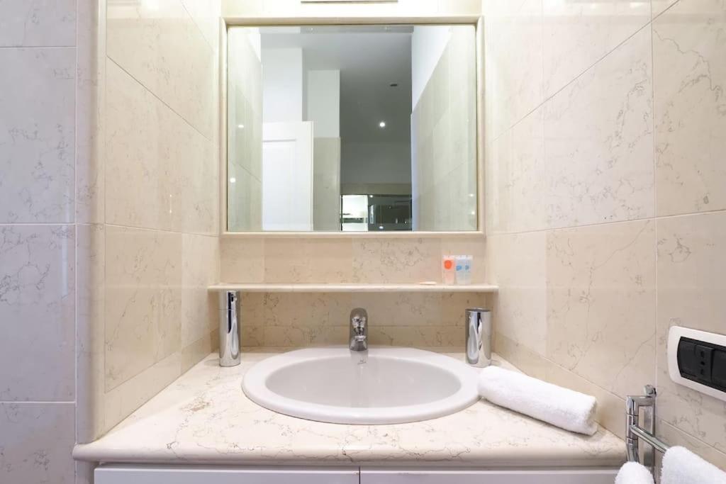 Ampio Bilocale City Life - Mirable Pm มิลาน ภายนอก รูปภาพ