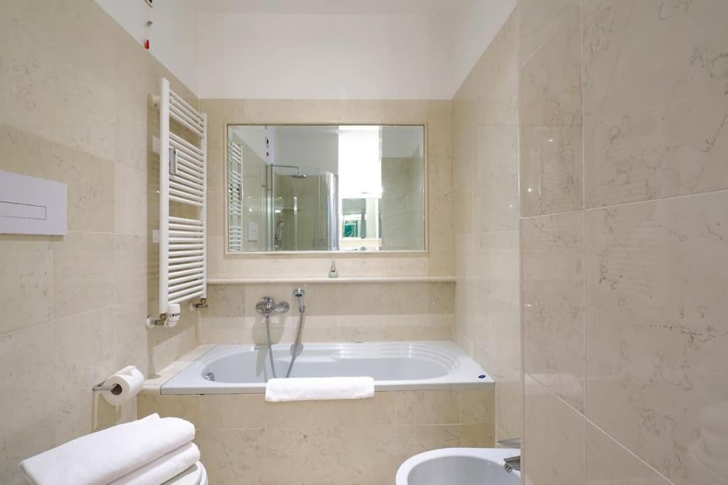 Ampio Bilocale City Life - Mirable Pm มิลาน ภายนอก รูปภาพ